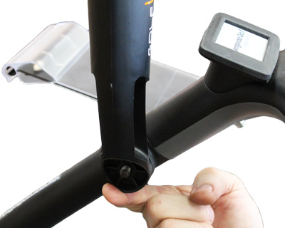 Black wing nut added to bolt with scorecard and umbrella holders.